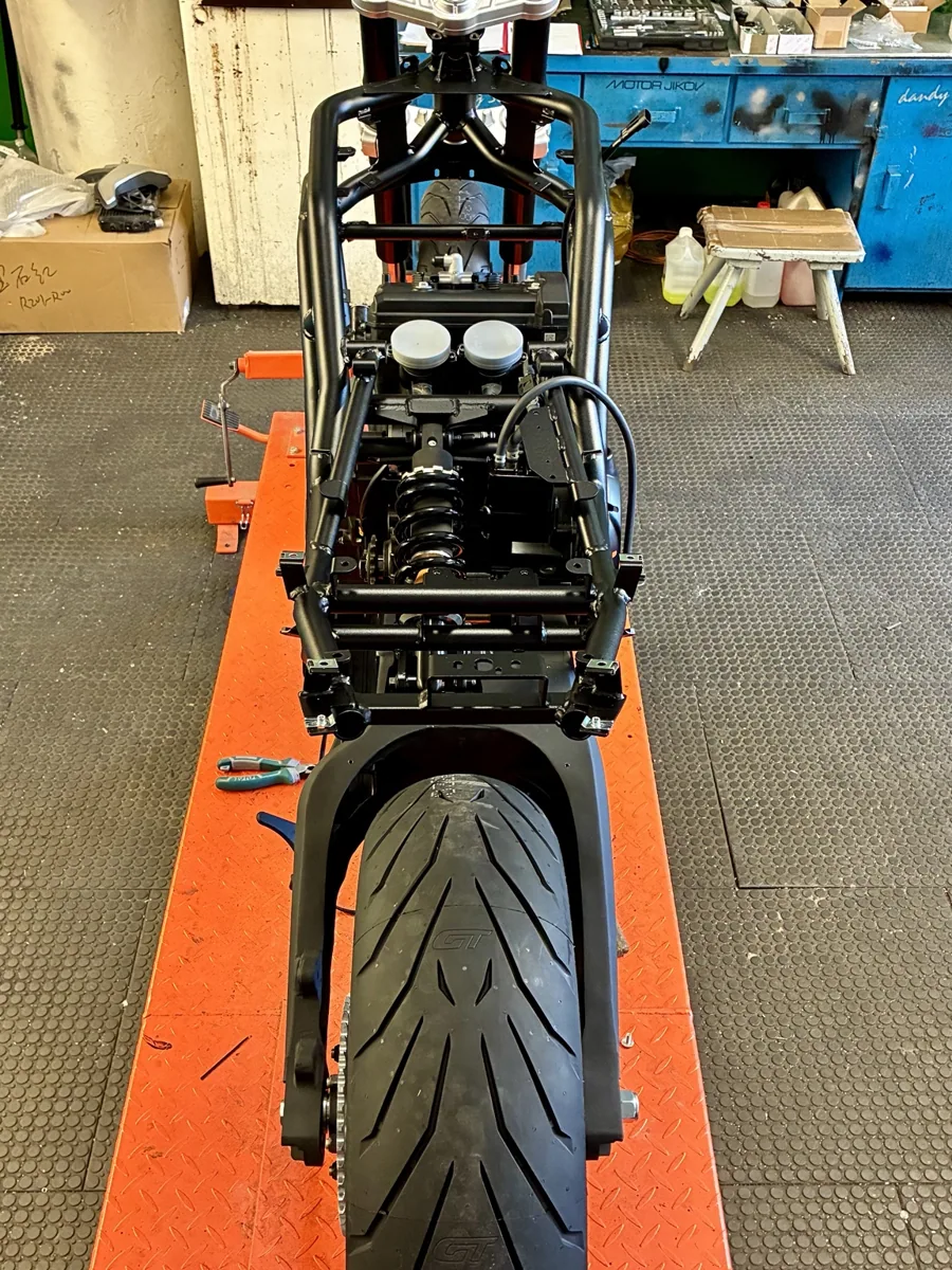 Motorrad im Aufbau